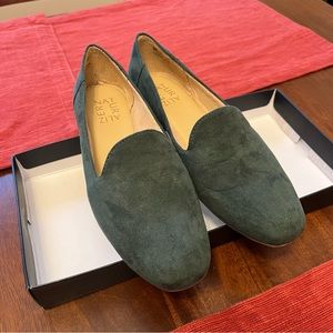 Naturalizer forest green suede 6M flats (Kit 2) LIKE NEW
